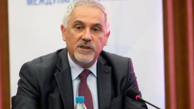 Очакванията на премиера Кирил Петков че привикването на българския посланик