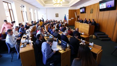 Столичният общински съвет СОС заседава днес за първи път от две години