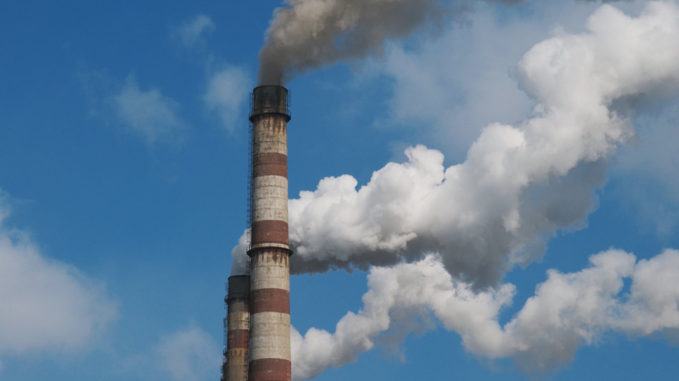 Най-големите замърсители произвеждат  1000 пъти повече CO2 от тези с най-ниските емисии
