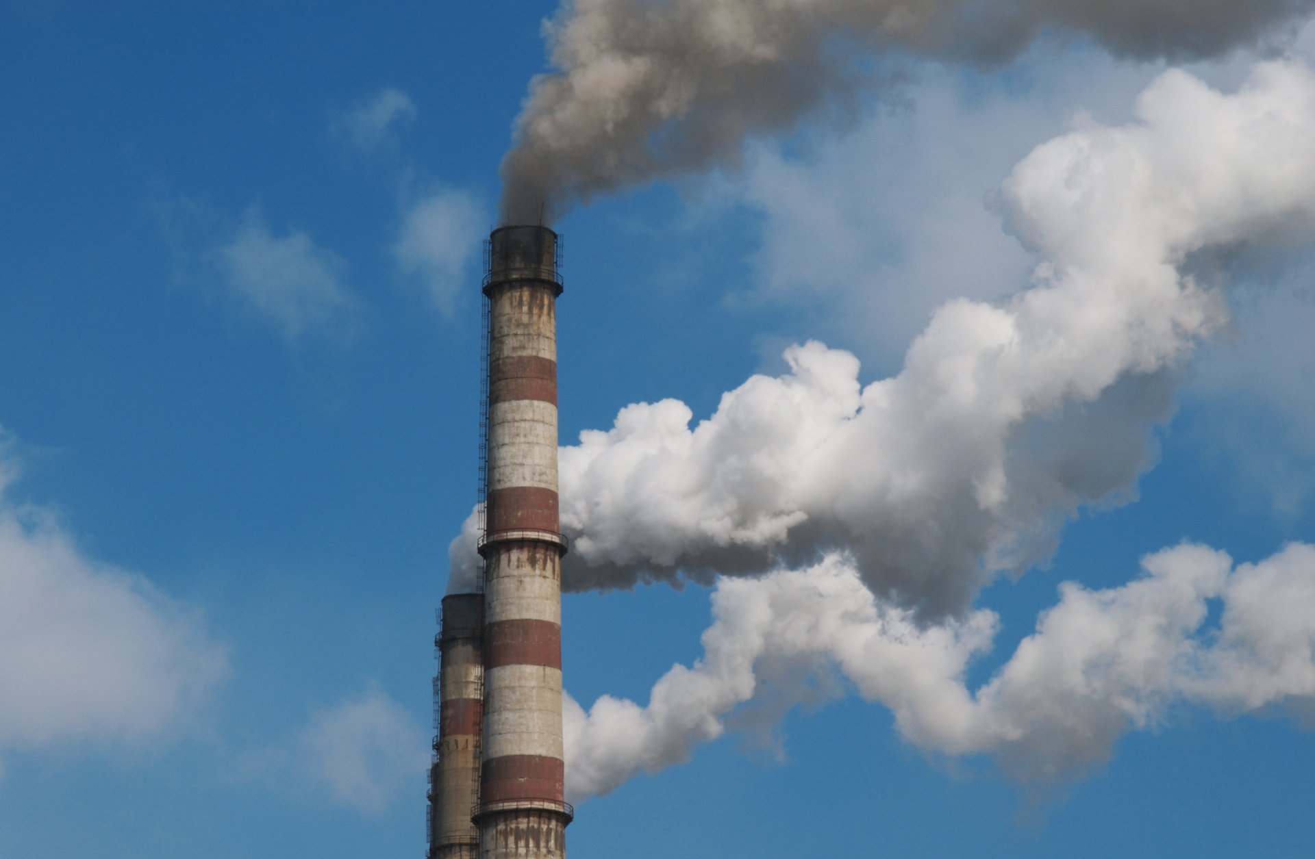 1% от най-големите замърсители произвеждат над 1000 пъти повече CO2 от същия процент с най-ниските емисии