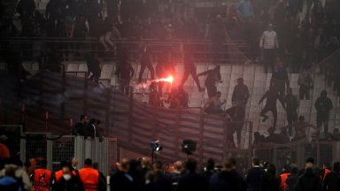 Марсилия стана бойно поле за европейски мач, и българско знаме сред инцидентите