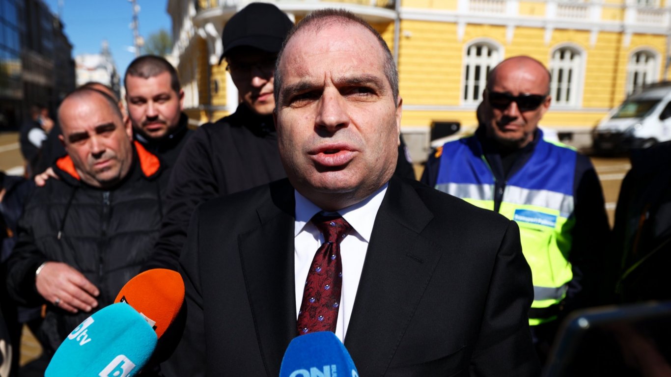  Моето място е тук, сподели министър Караджов 