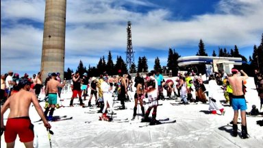 Със спускане по бански закриха ски сезона в Пампорово (снимки/видео)