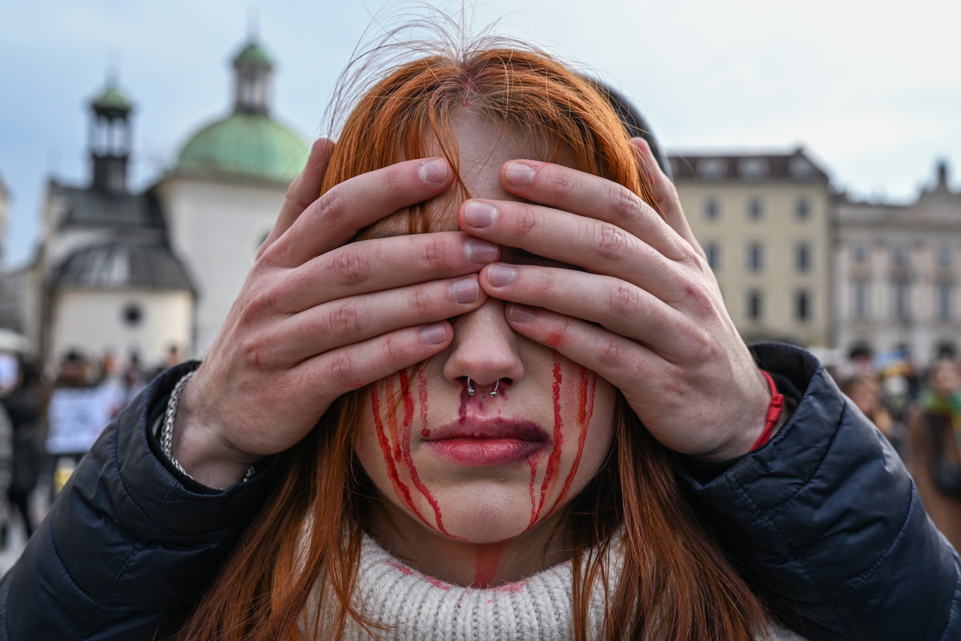 Тих протест срещу смъртта на цивилни в Украйна 