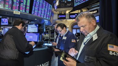 Загубите доминираха по пазарите на акции в Европа и САЩ в една отминала мрачна седмица