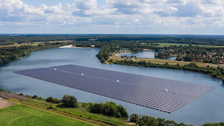 The floating photovoltaic plant will be launched in a German lake