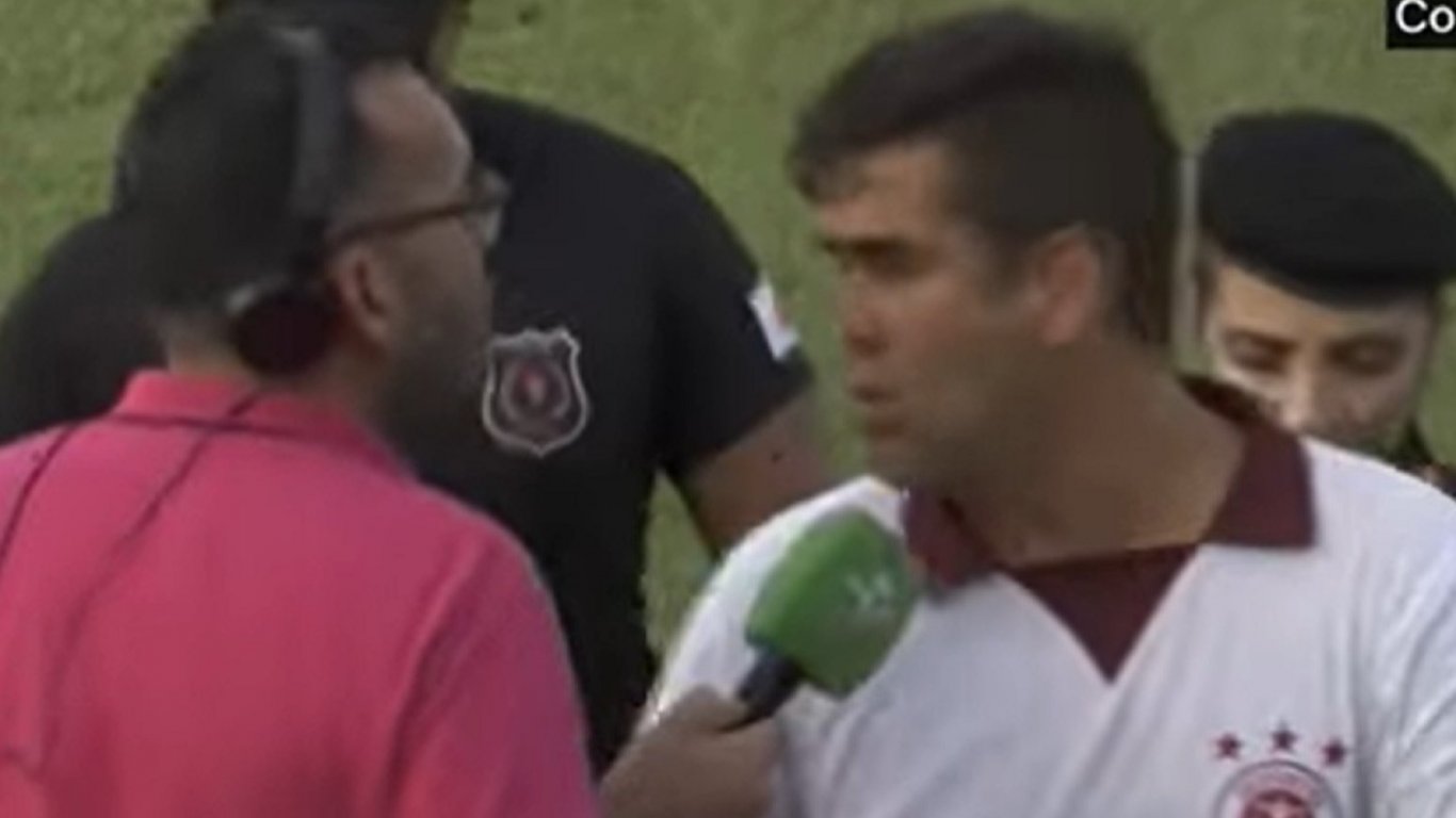 Абсурд от Бразилия: Треньор удари съдийка, уволниха го минути по-късно (видео)