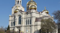 Приключи ремонтът на катедралата във Варна (снимки)