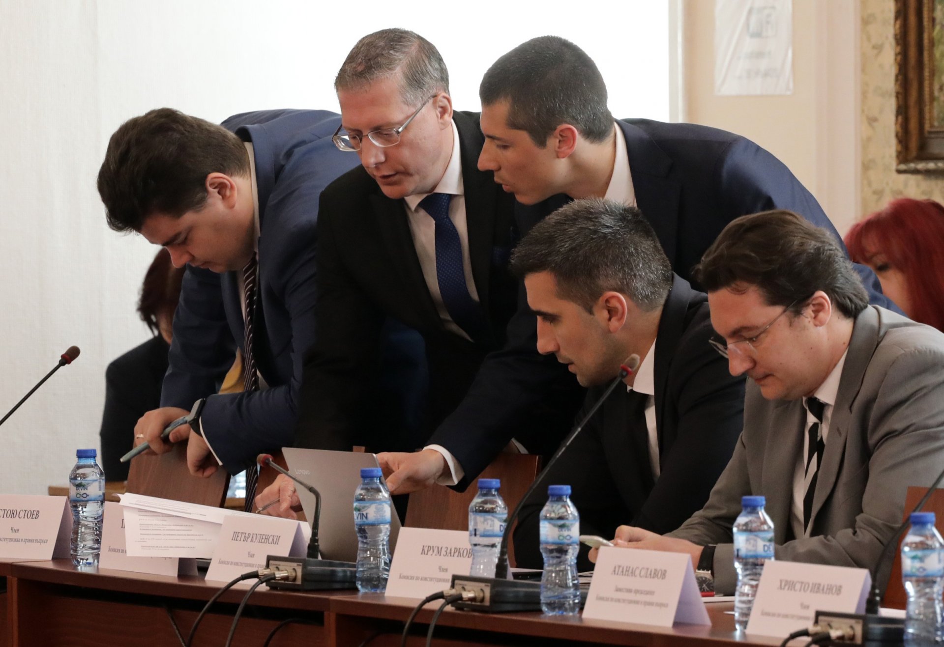 На снимката: главният прокурор Иван Гешев (вляво)
