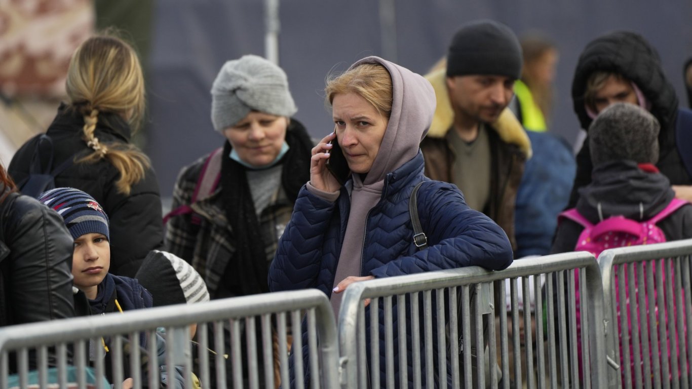 Настаняват украинските бежанци в държавните почивни бази