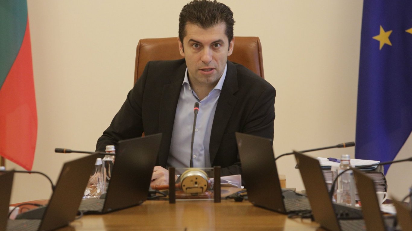 Кирил Петков праща в парламента 600-те милиона лв. за пътните строители