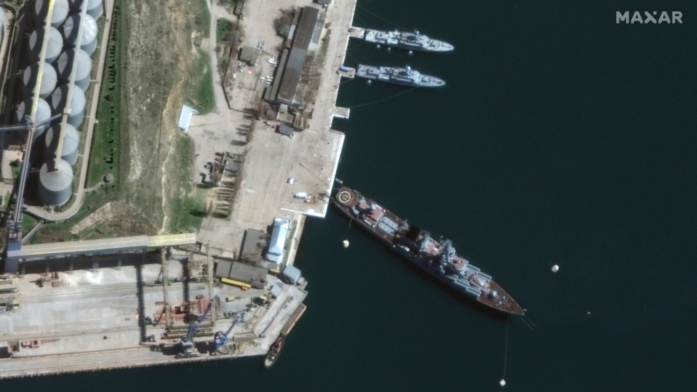 Руската армия се прости с крайцера "Москва" с траурна церемония в Севастопол
