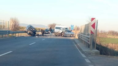 Катастрофа блокира Околовръстния път на София, двама са тежко пострадали