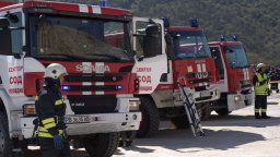 След 12-часова борба със стихията пожарът в Пазарджик е овладян