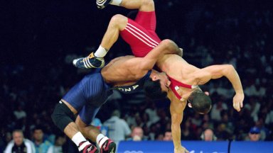 Оперираха в "Пирогов" 15-годишен борец със счупен врат по време на състезание  