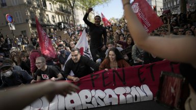 Сълзотворен газ срещу противници на крайната десница във Франция (видео)