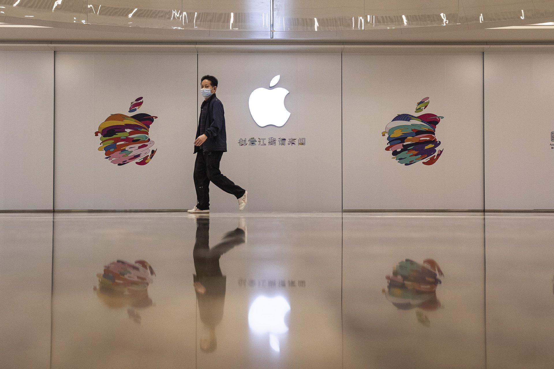 Първият магазин на Apple ще отвори врати в Ухан 