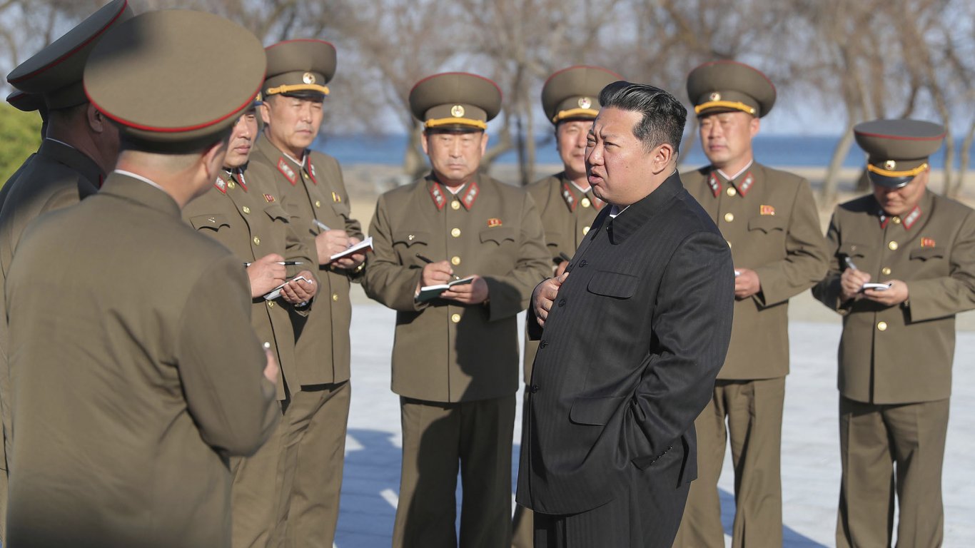 Северна Корея: 800 000 доброволци са се записали в армията, за да се бият срещу САЩ