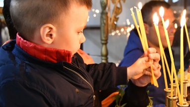 Българската православна църква отбелязва деня на Св Стилиан Пафлагонийски Детепазител
Той