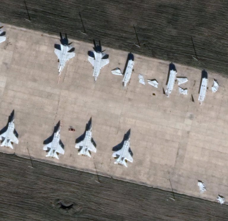 Базата в Липецк и разглобени МиГ-31