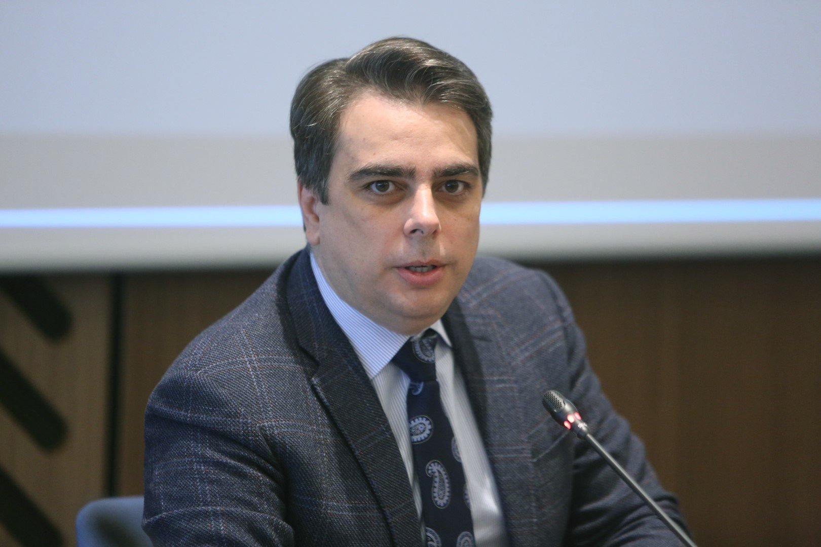 Асен Василев: Като финансов министър ролята ми е да гледам трезво на нещата