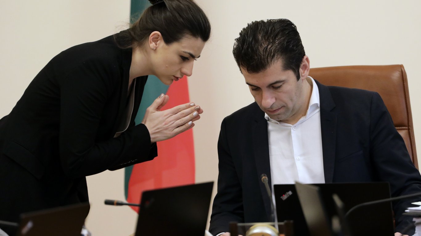 Правителството обсъжда цялостния пакет за мерките срещу инфлацията и високите цени