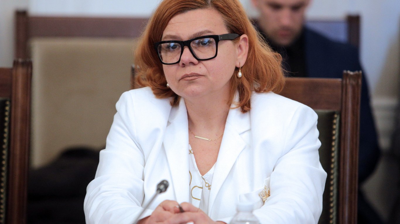 Соня Момчилова остава председател на СЕМ, оставката не мина