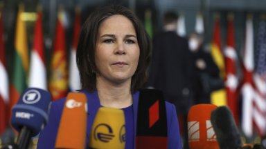 Германският външен министър Аналена Бербок стана обект на критики заради