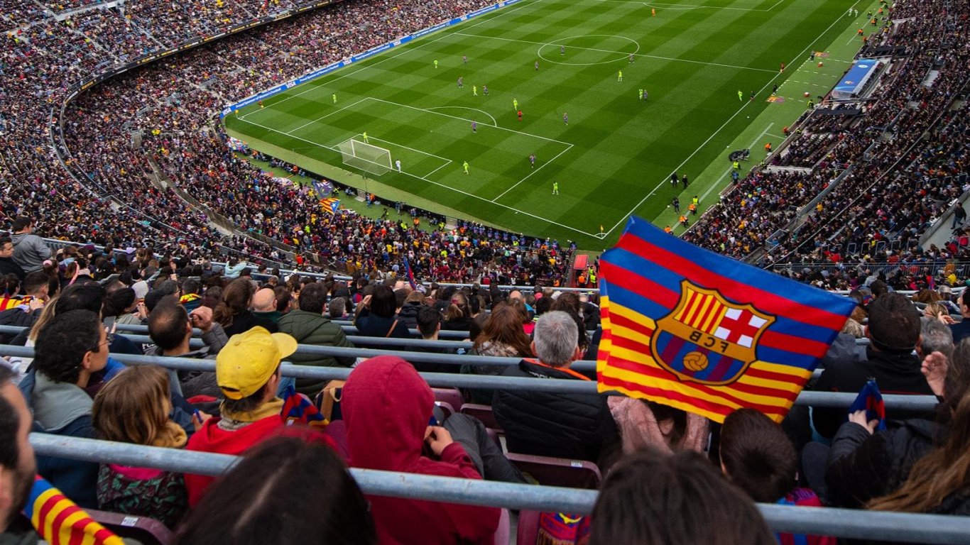 Барселона пусна в продажба тревата от "Камп Ноу"