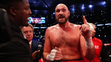 Боксовото шоу Фюри - Усик се отлага заради аркада на британеца