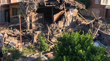 Бойлер гръмна и разруши къща в пловдивското село Брестовица (снимки)