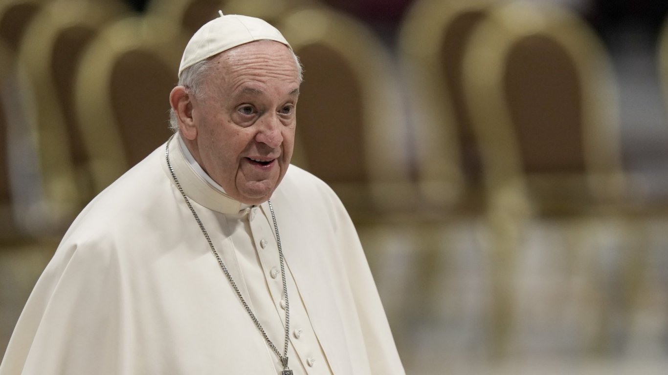 Папата призова хората да харчат по-малко за Коледа, а останалото да изпратят на Украйна