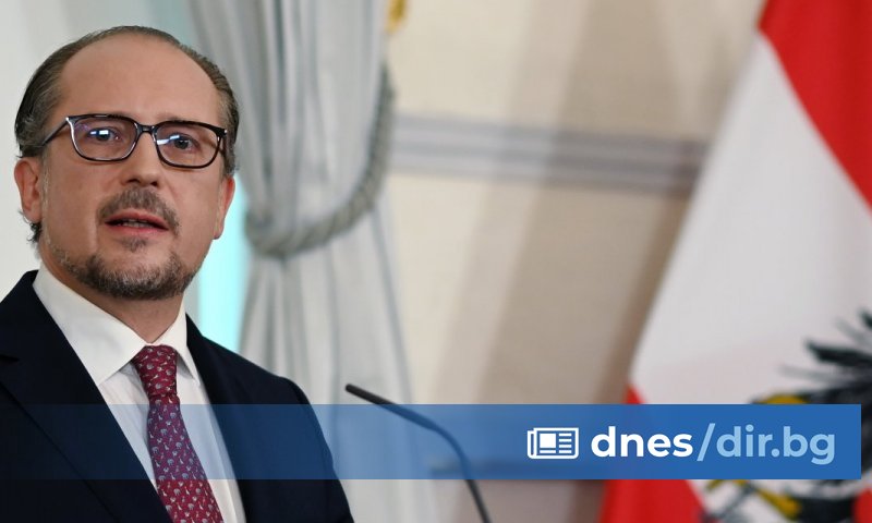 Молбите за убежище в Австрия (без украинците) почти са се