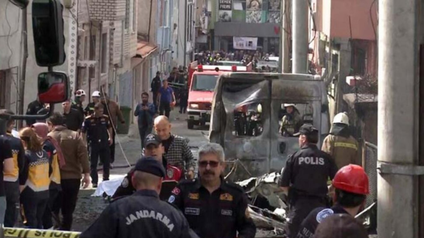 Едномоторен учебен самолет се разби в Бурса, двама души са загинали