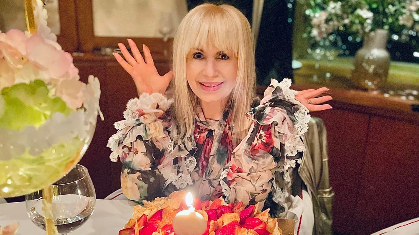 Лили Иванова отпразнува рождения си ден с приятели 