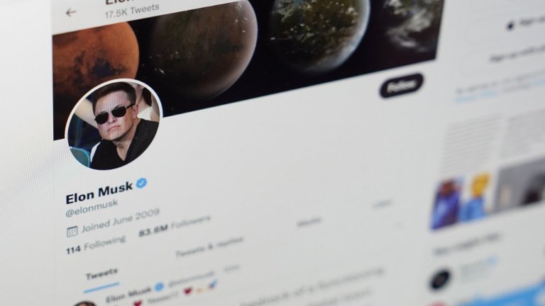 "Туитър" блокира профилите на трима журналисти, писали за Мъск