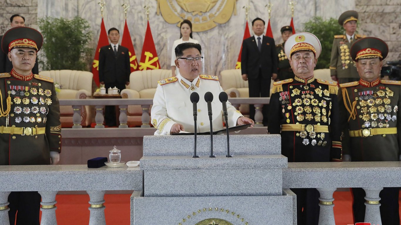 Ким Чен-ун нареди разработването на нови балистични ракети, увеличава и ядрения арсенал