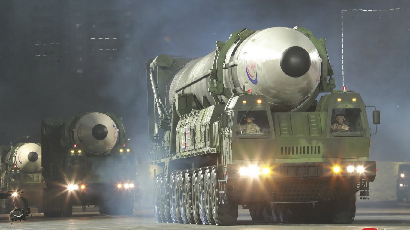 Пхенян изстреля нова балистична ракета на изток