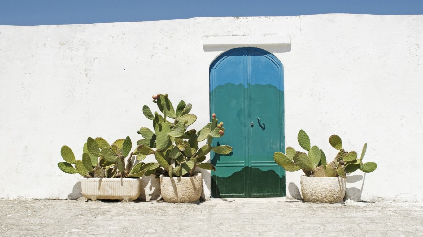 Остуни: Италианската бяла перла, която напомня на Санторини, но без тълпите и високите цени