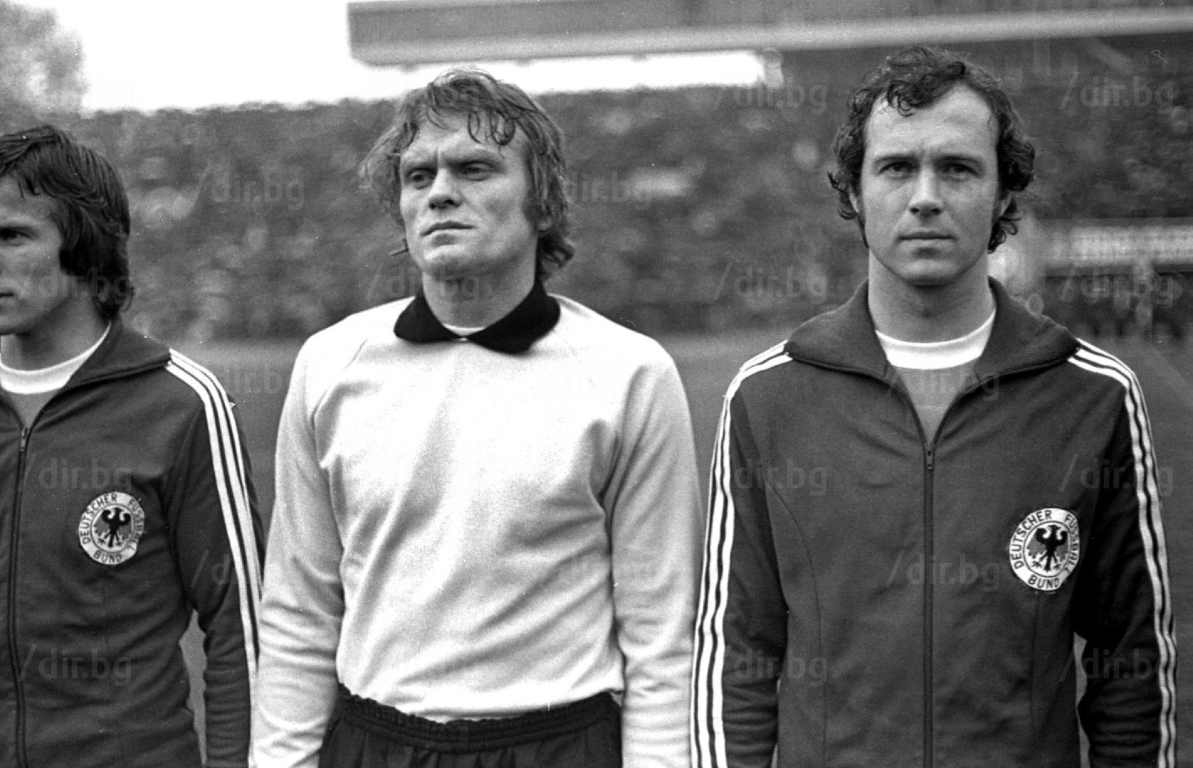 Майер до Бекенбауер и Герд Мюлер преди мача с България в София през 1975-а