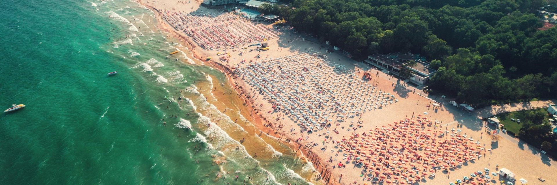 Сянката на плажа поскъпва, нощувка в четиризвезден хотел до 120 лева 