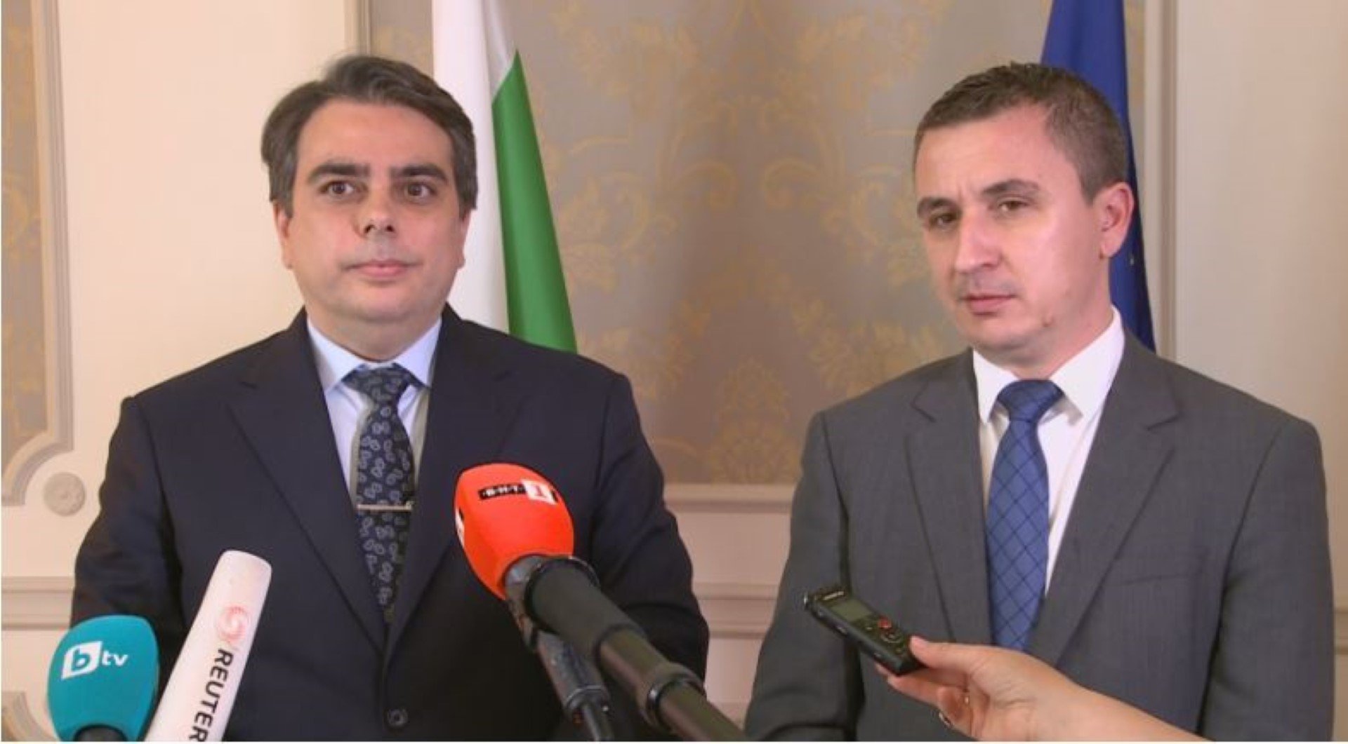 Асен Василев и Александър Николов договарят в Брюксел общи стъпки за действие