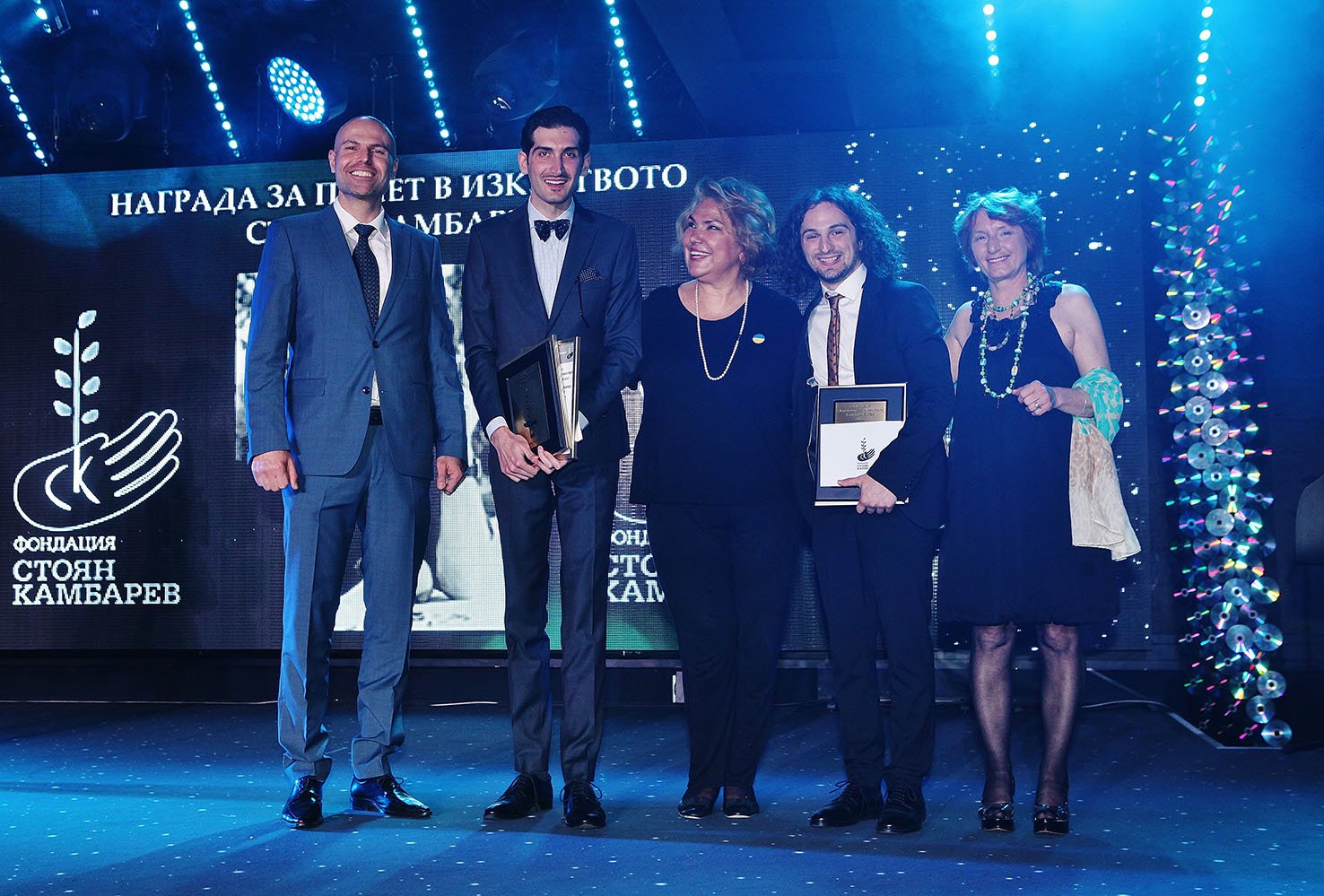 Актьорите Александър Григоров и Йоан Попов получиха наградите си от Петър Митков, Мартина Вачкова и Тони Петрова