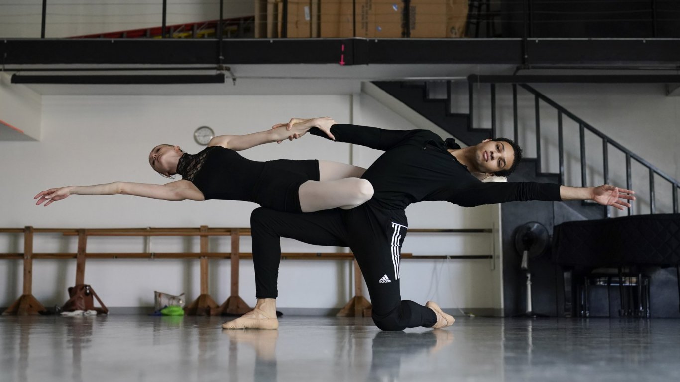 Чуждестранни балетни артисти напускат Русия заради войната