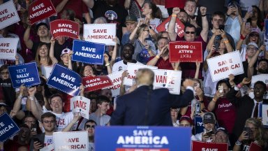 "Шпигел" за изборите в САЩ: Тръмп е навсякъде, Байдън почти никъде