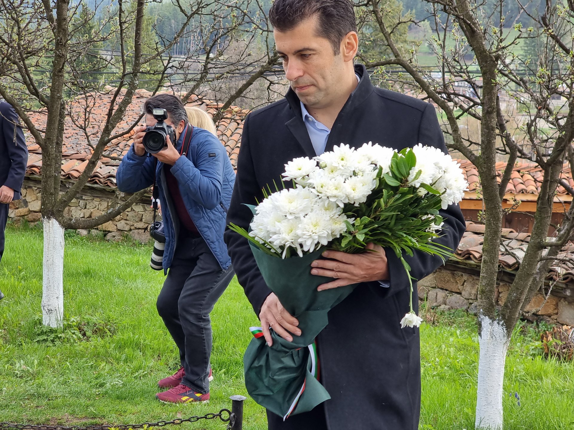 Премиерът положи цветя на гроба на Тодор Каблешков