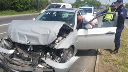 Двама ранени при верижен сблъсък на 7 коли на пътя Пловдив-Карлово