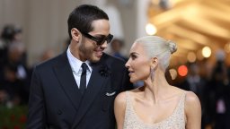 Ким Кардашиян облече роклята на Мерилин Монро по време на Met Gala