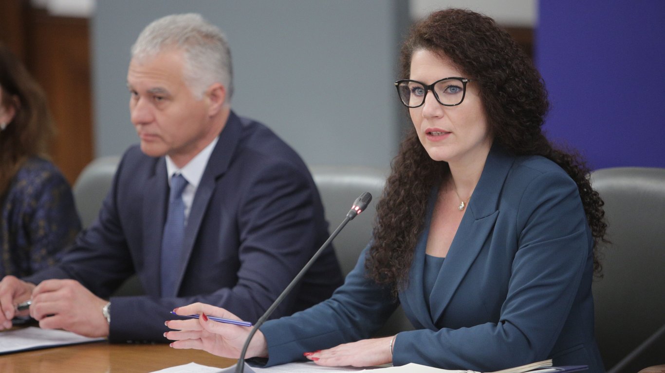 АДФИ е открила над 30 нарушения в управлението на "Български пощи"