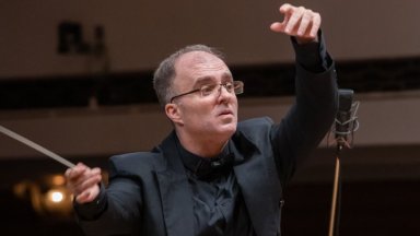 Найден Тодоров дирижира Виенския симфоничен оркестър, солист е Марио Хосен